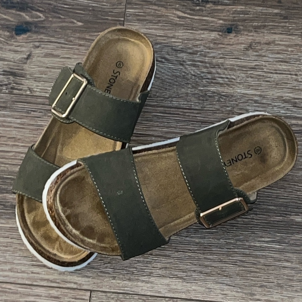 Hunter green Stoney River Women's Size 8 Sandals